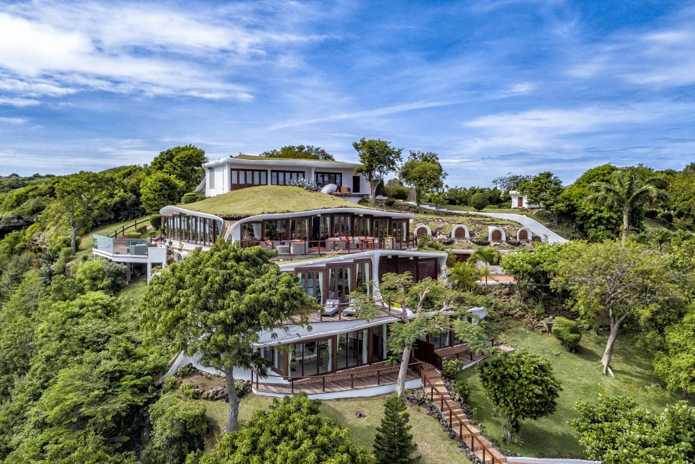 The Main House & The Beach House - 12 bedroom