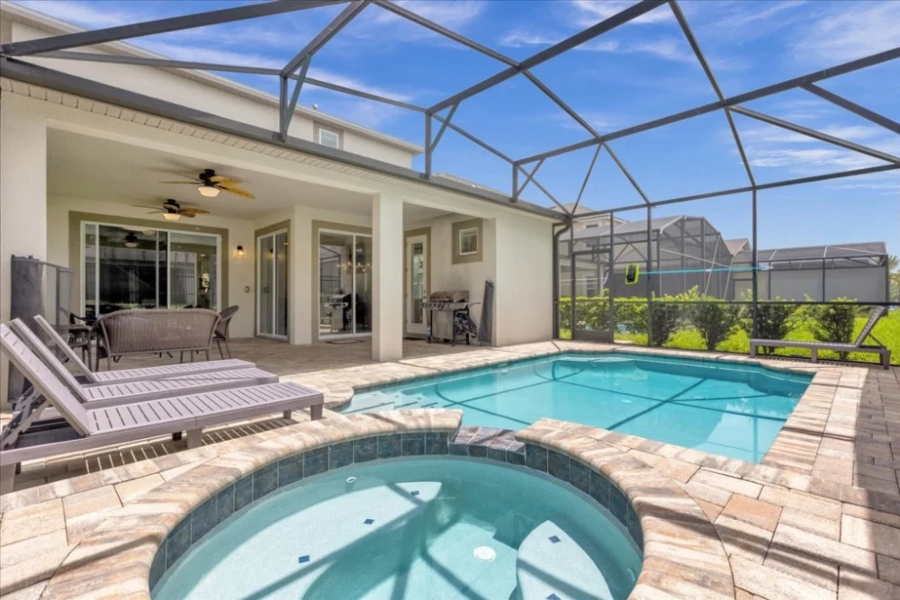 Solara Resort 650