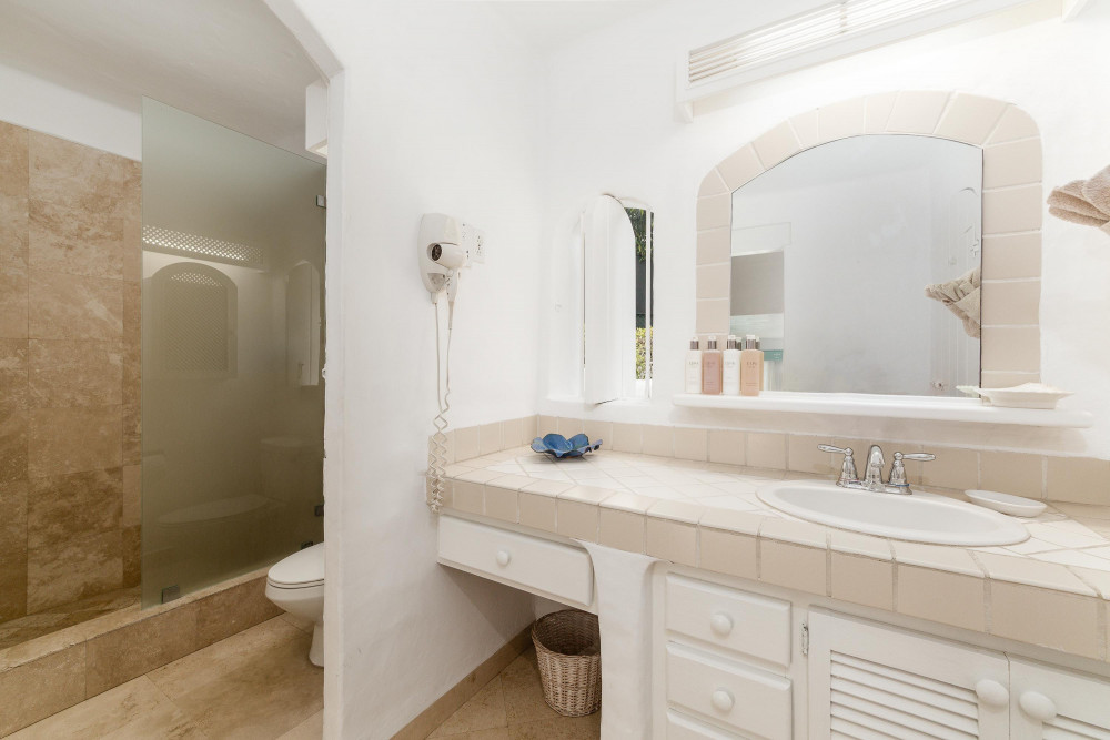 Merlin Bay, Nutmeg 1