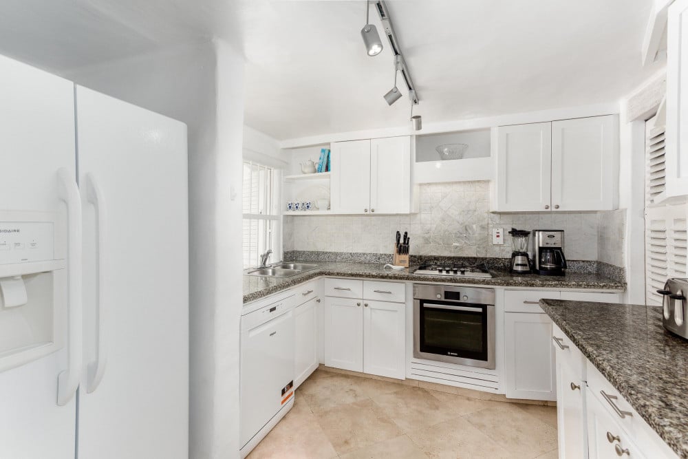 Merlin Bay, Nutmeg 1