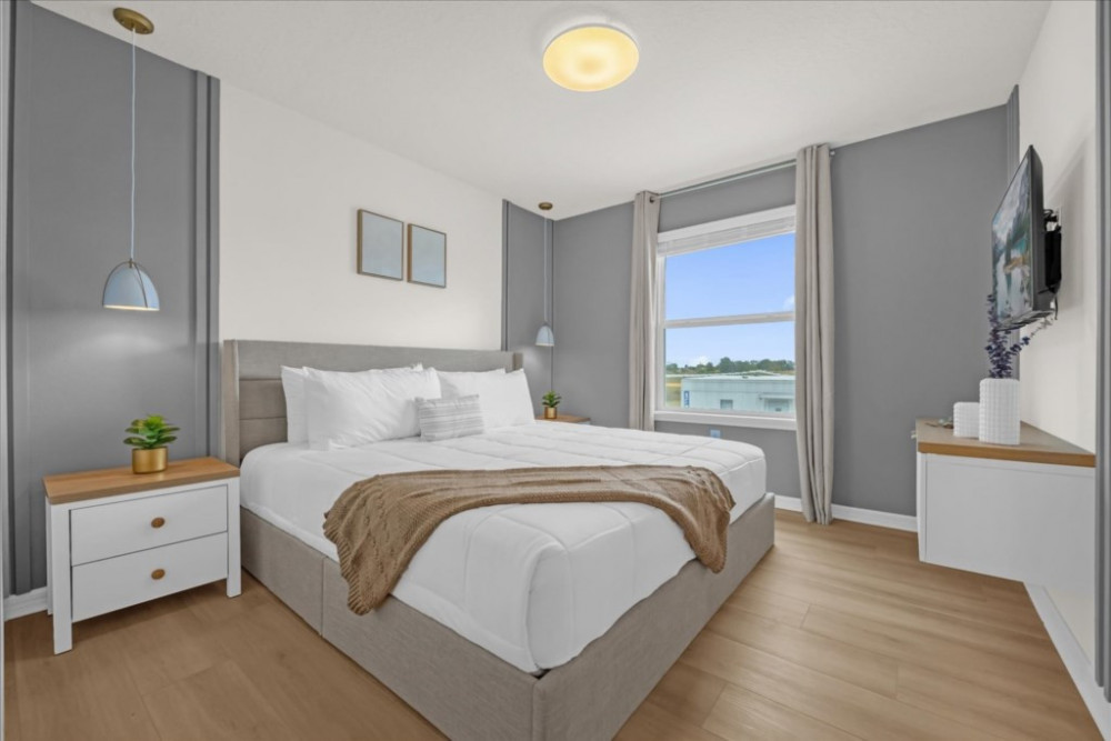 Windsor Cay 12