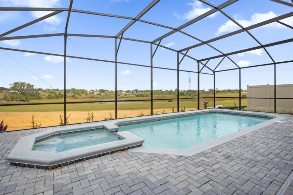 Windsor Cay 12