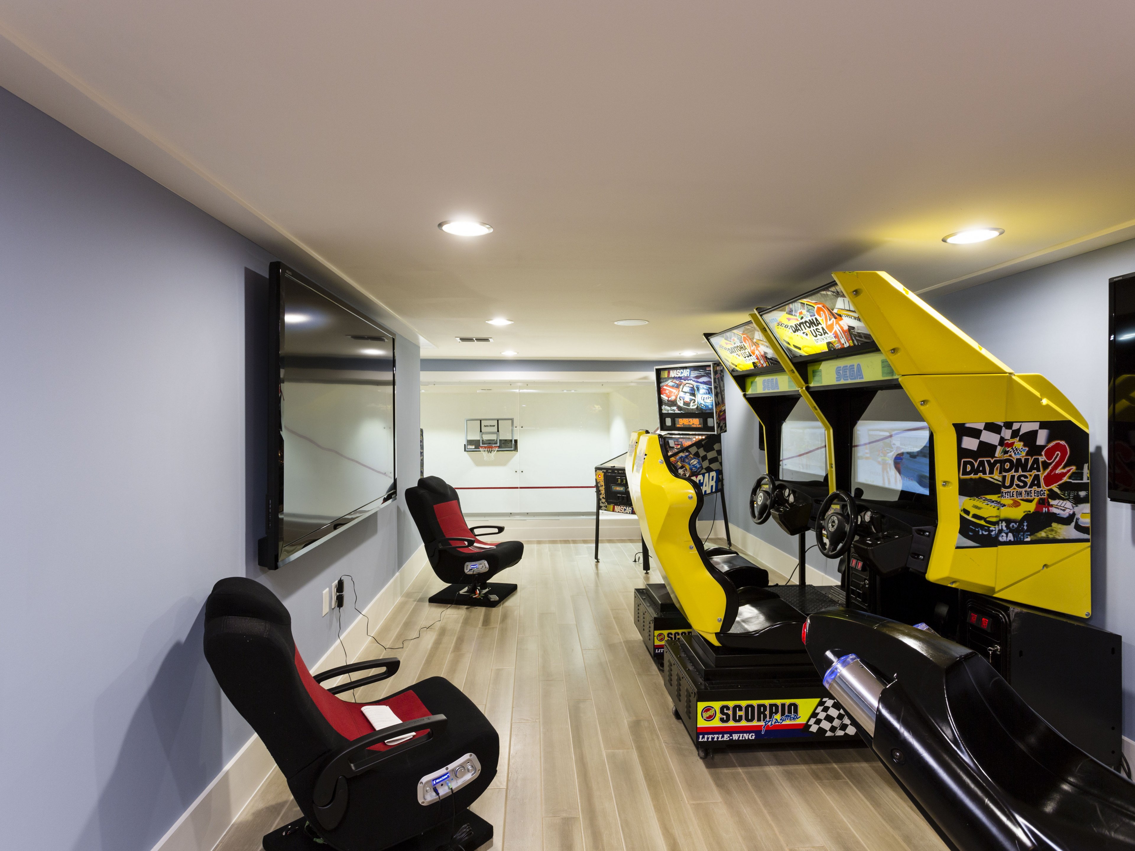 Reunion Resort 3000 vacation rental with basketball court and games room