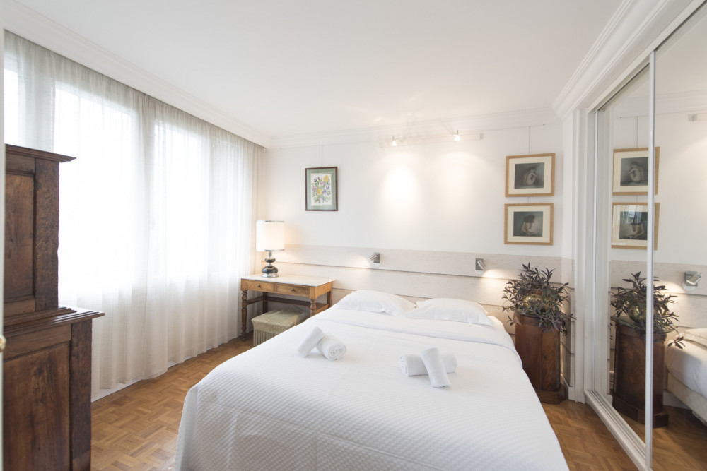 Apartment near Pont de Grenelle