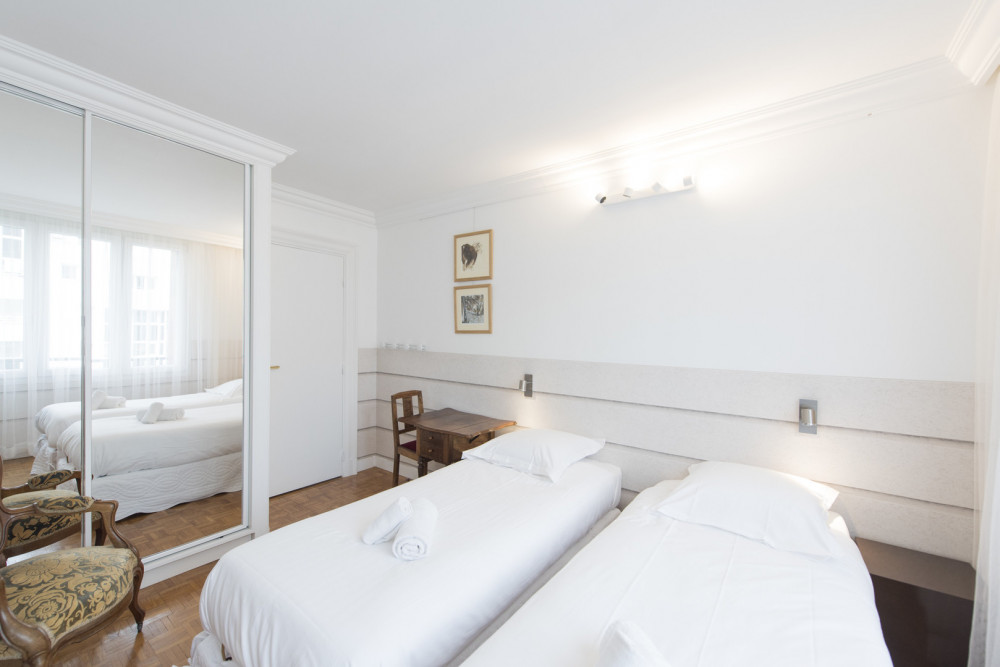 Apartment near Pont de Grenelle