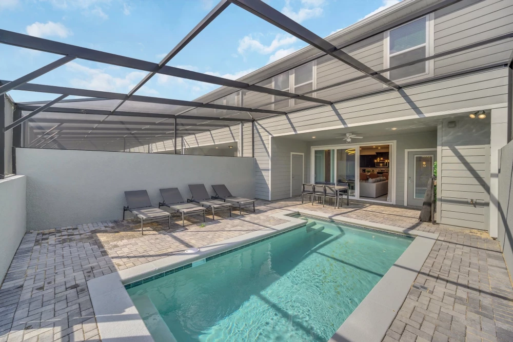 Windsor Cay 18