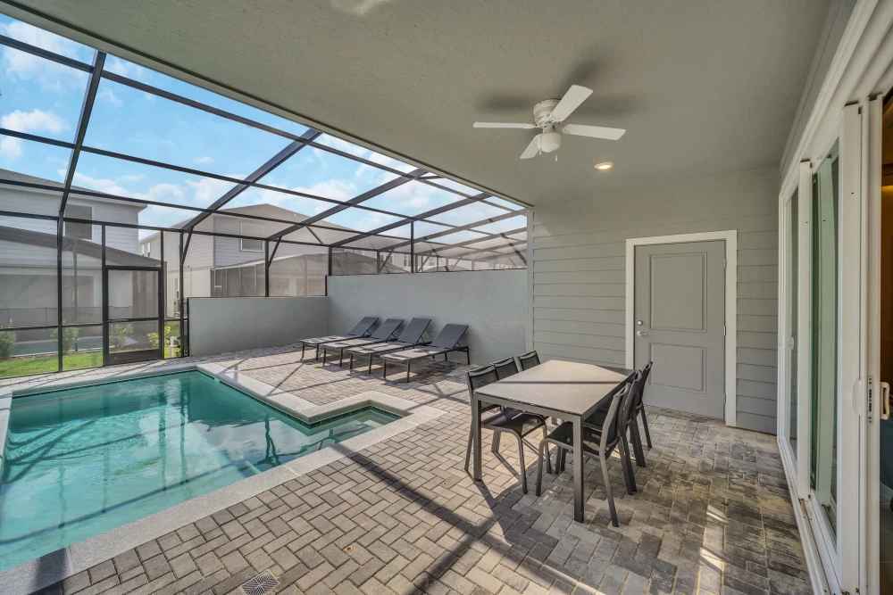 Windsor Cay 18