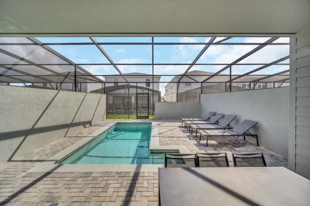 Windsor Cay 18