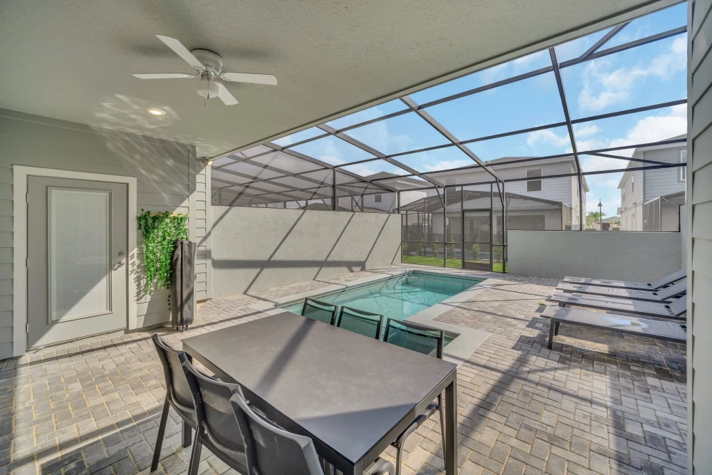 Windsor Cay 18
