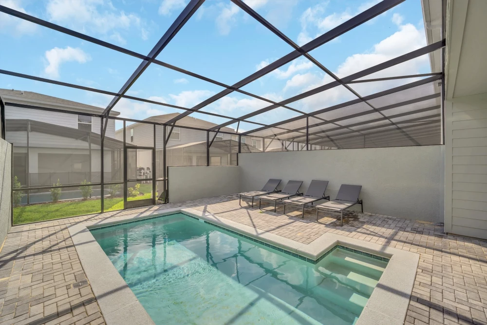 Windsor Cay 18
