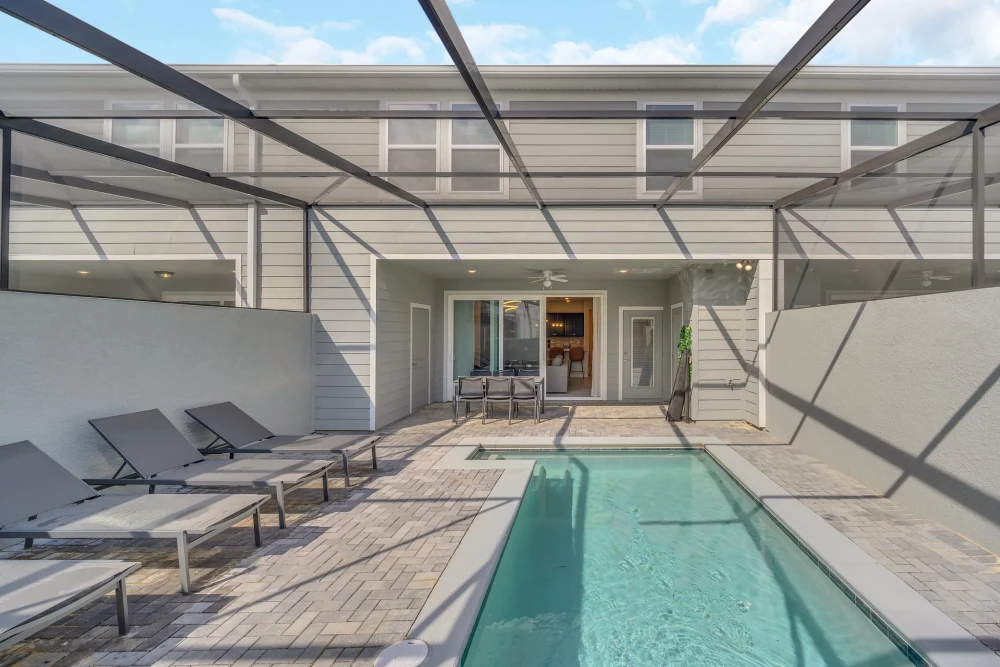Windsor Cay 18