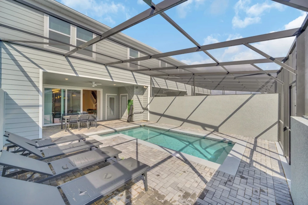 Windsor Cay 18