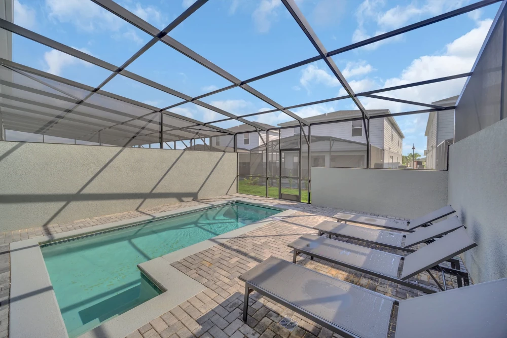 Windsor Cay 18