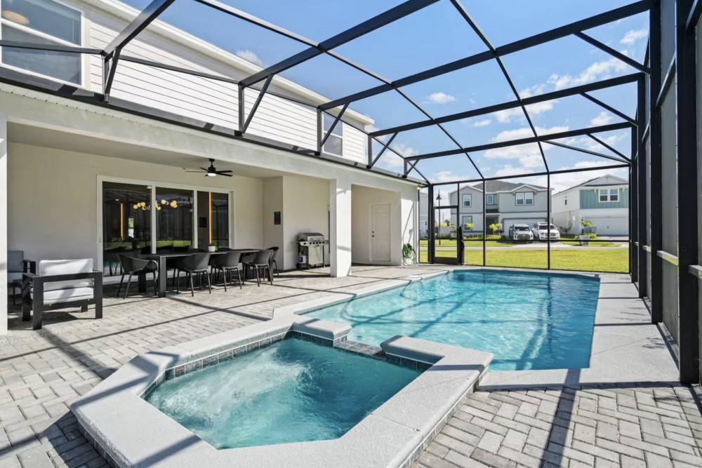 Windsor Cay 32