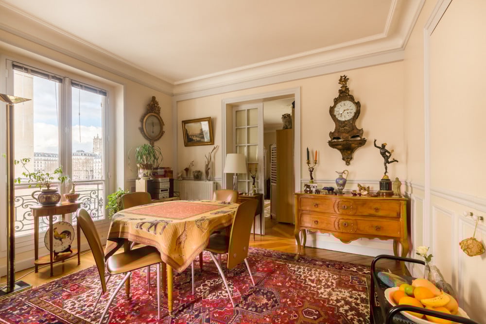 Overlooking the Seine on Ile de la Cité