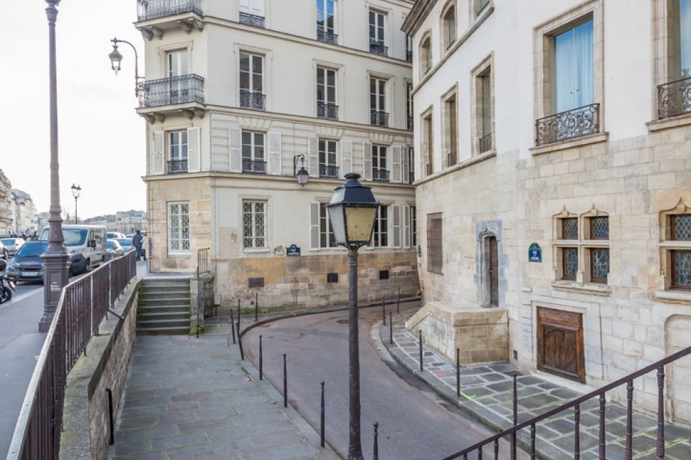 Overlooking the Seine on Ile de la Cité
