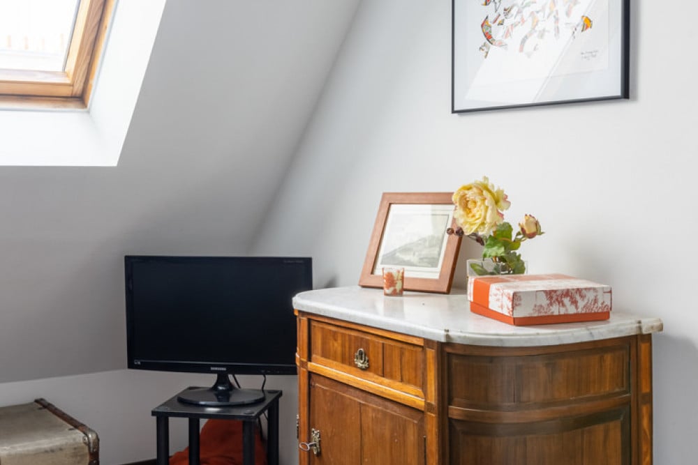 Footsteps from the Arc de Triomphe