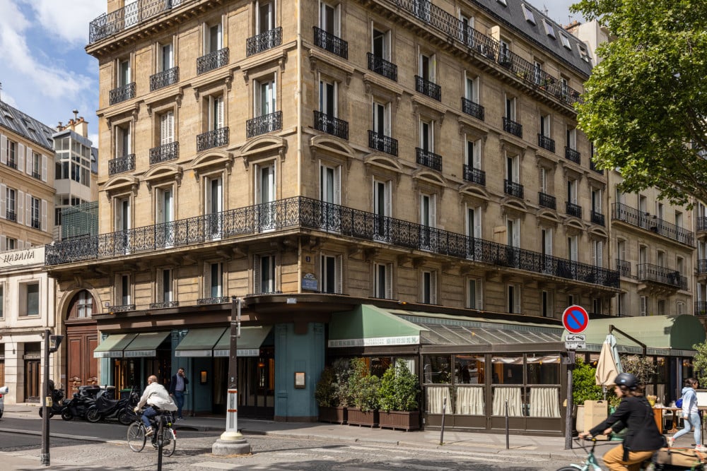 Footsteps from the Arc de Triomphe