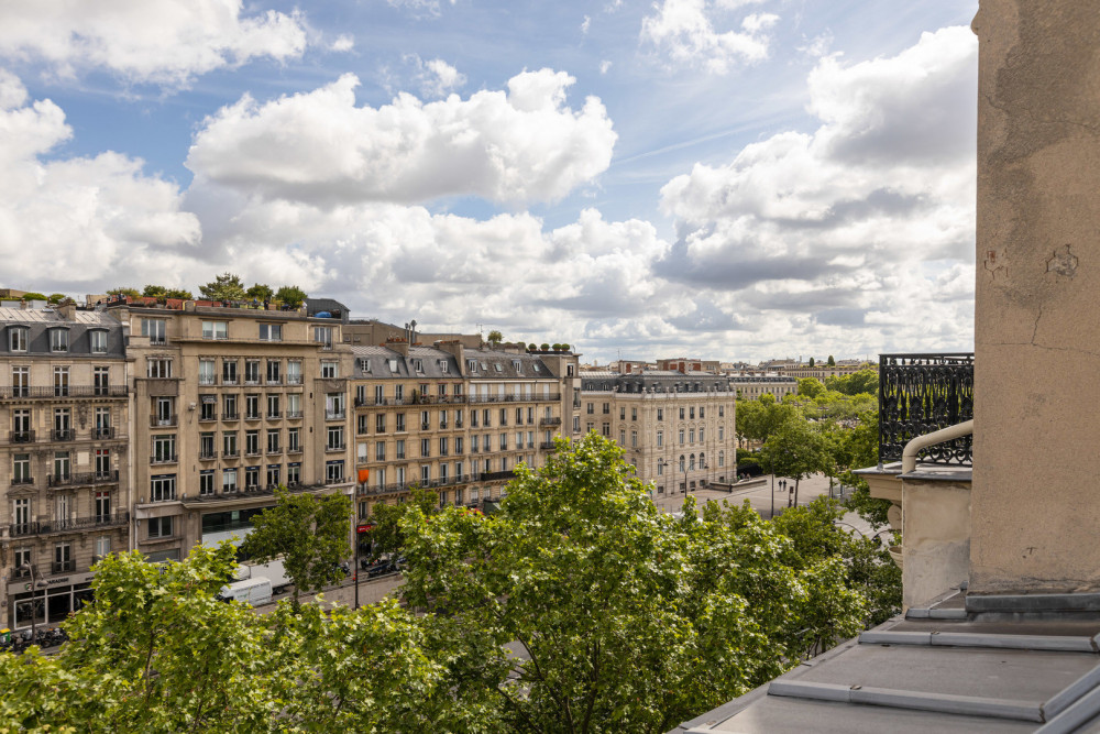 Footsteps from the Arc de Triomphe
