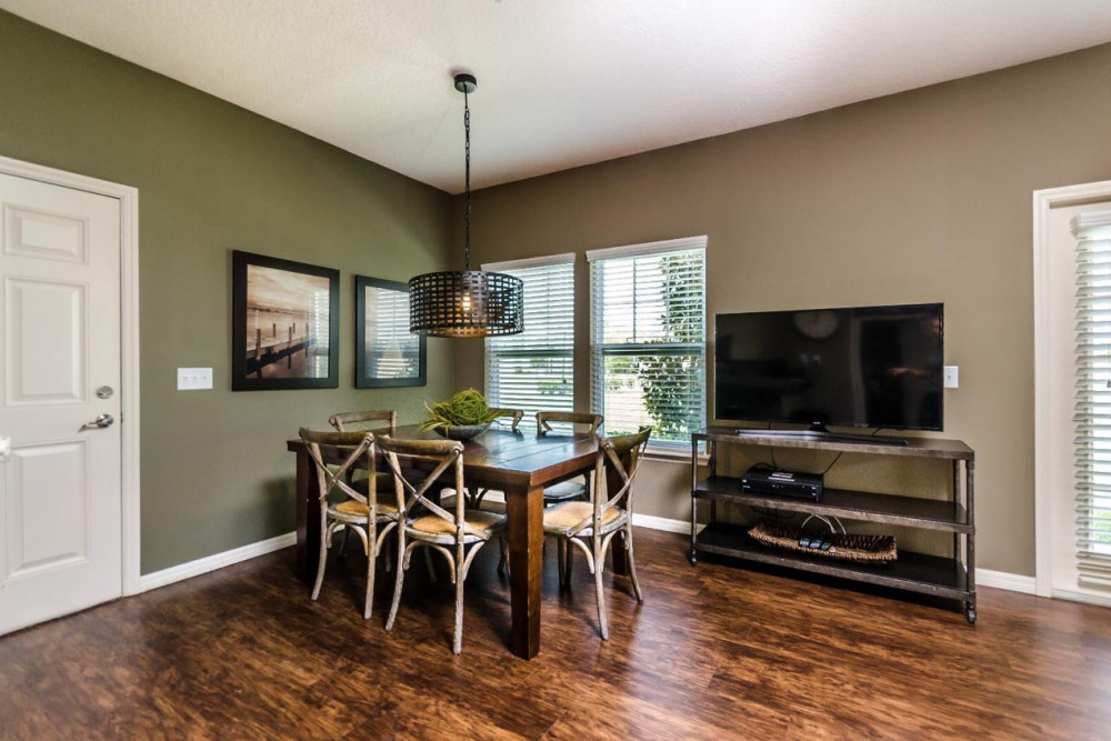 West Lucaya Village 7