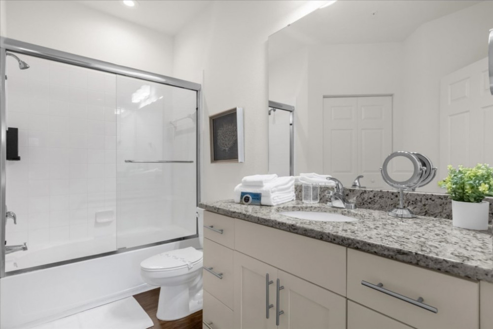 West Lucaya Village 6