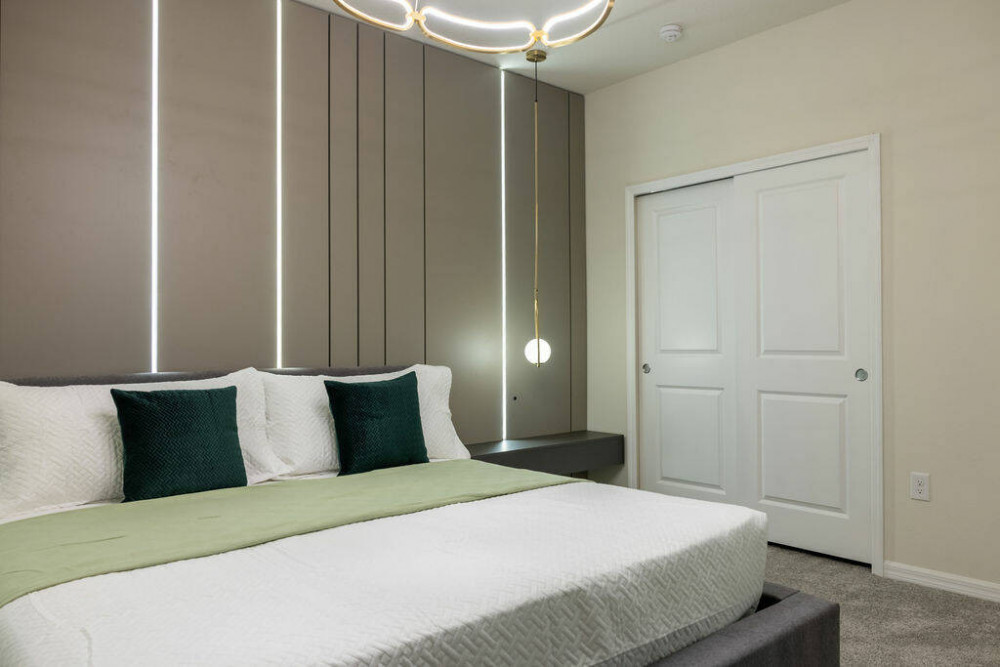 Windsor Cay 43