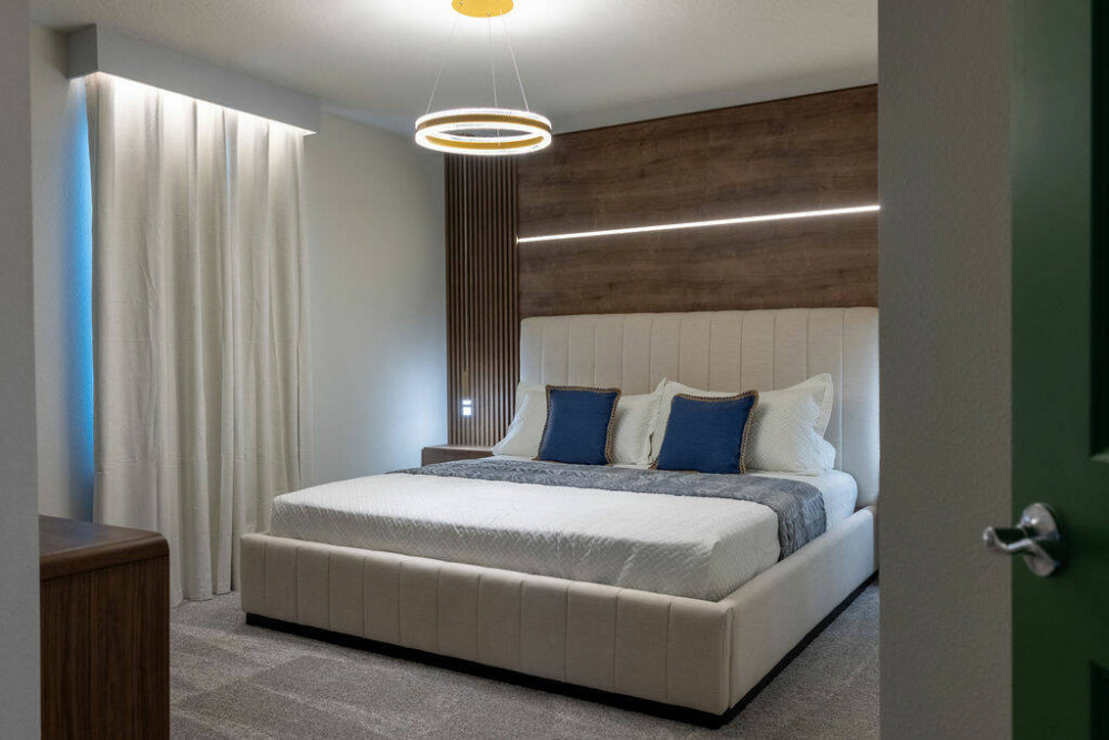 Windsor Cay 43