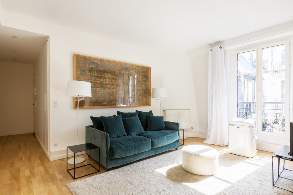 Crisp Whites in the 16th