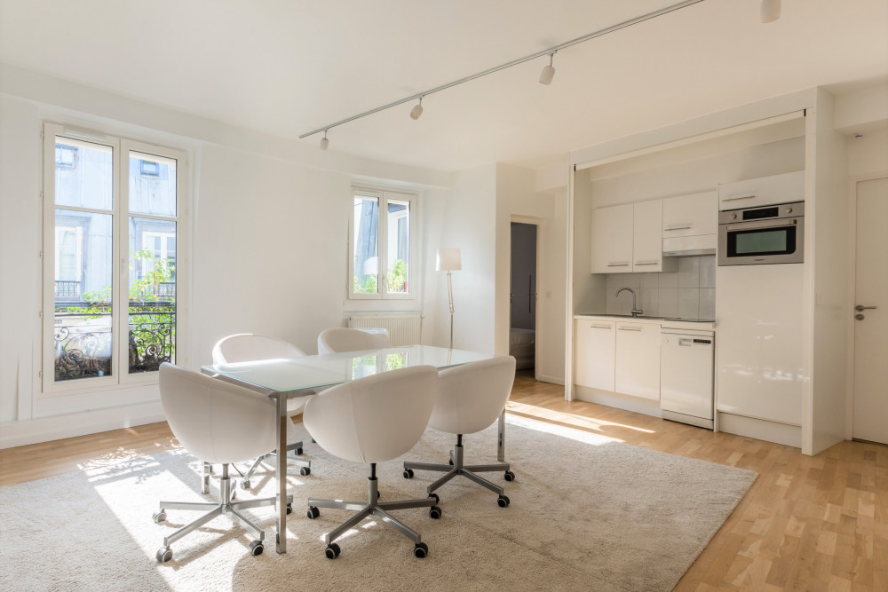 Crisp Whites in the 16th