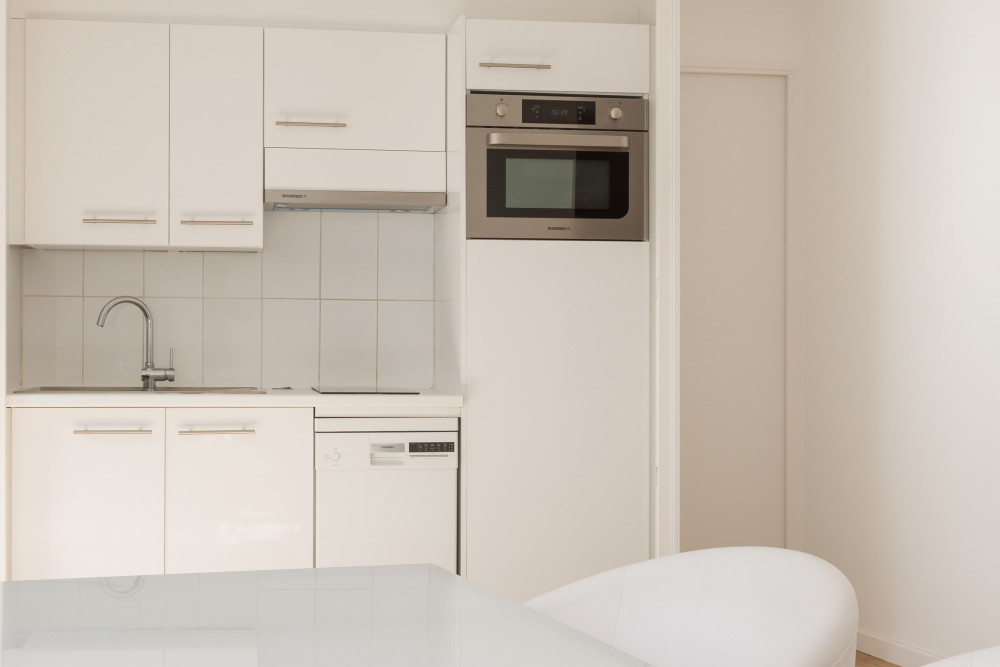 Crisp Whites in the 16th