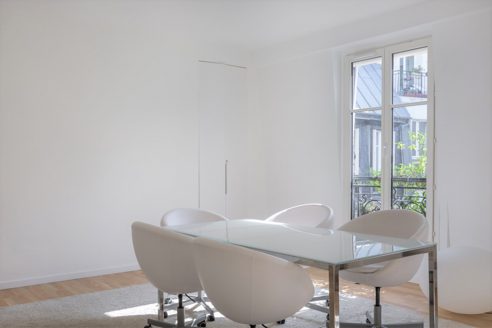 Crisp Whites in the 16th