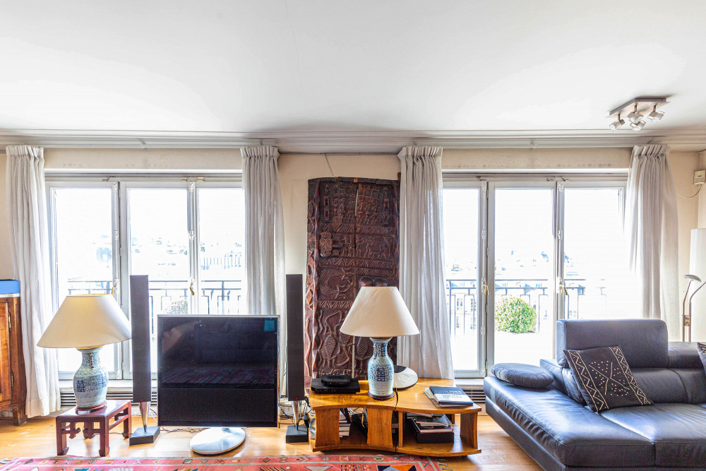 Rooftop Views of the Arc de Triomphe