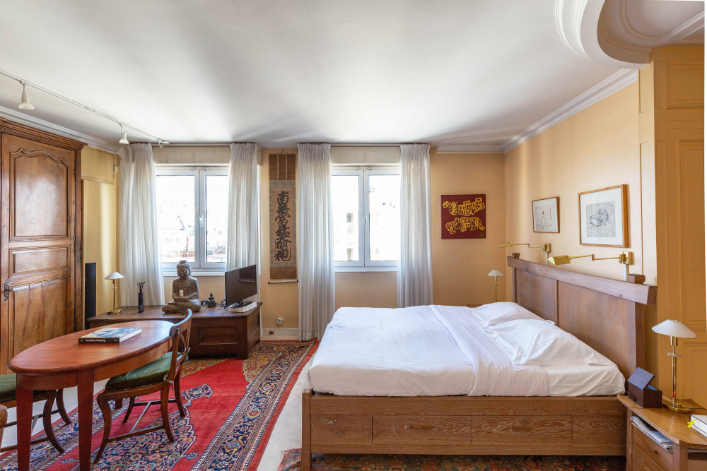 Rooftop Views of the Arc de Triomphe