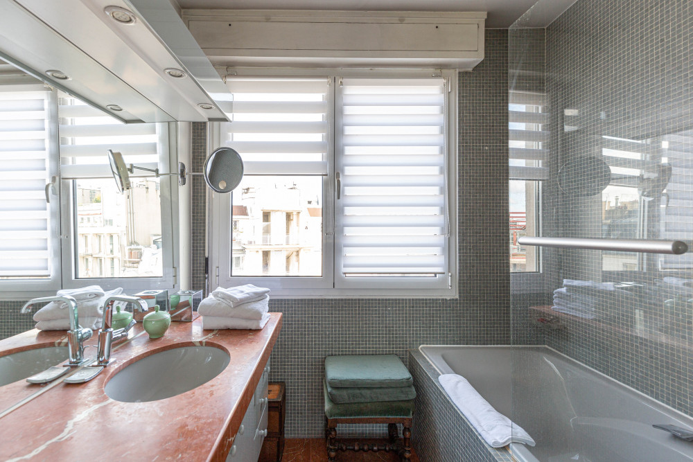 Rooftop Views of the Arc de Triomphe