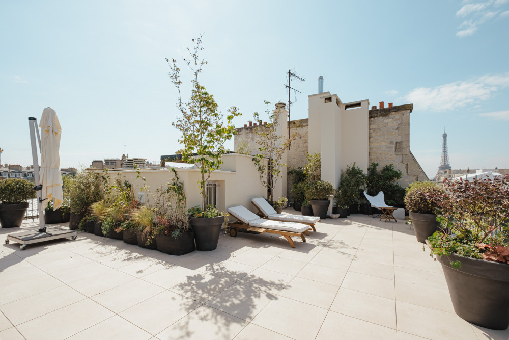 Rooftop Views of the Arc de Triomphe