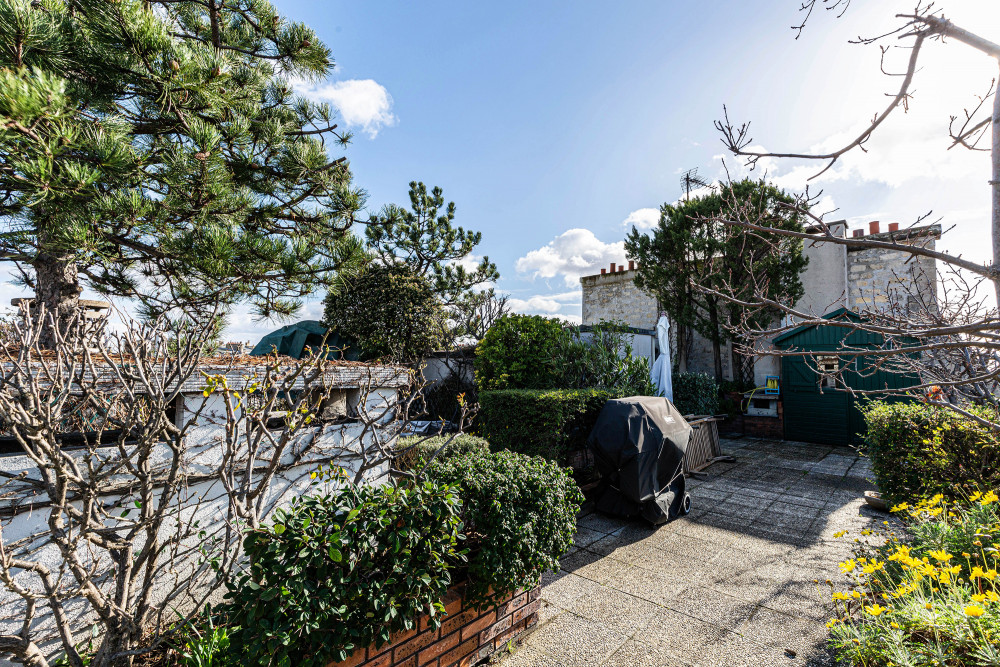 Rooftop Views of the Arc de Triomphe