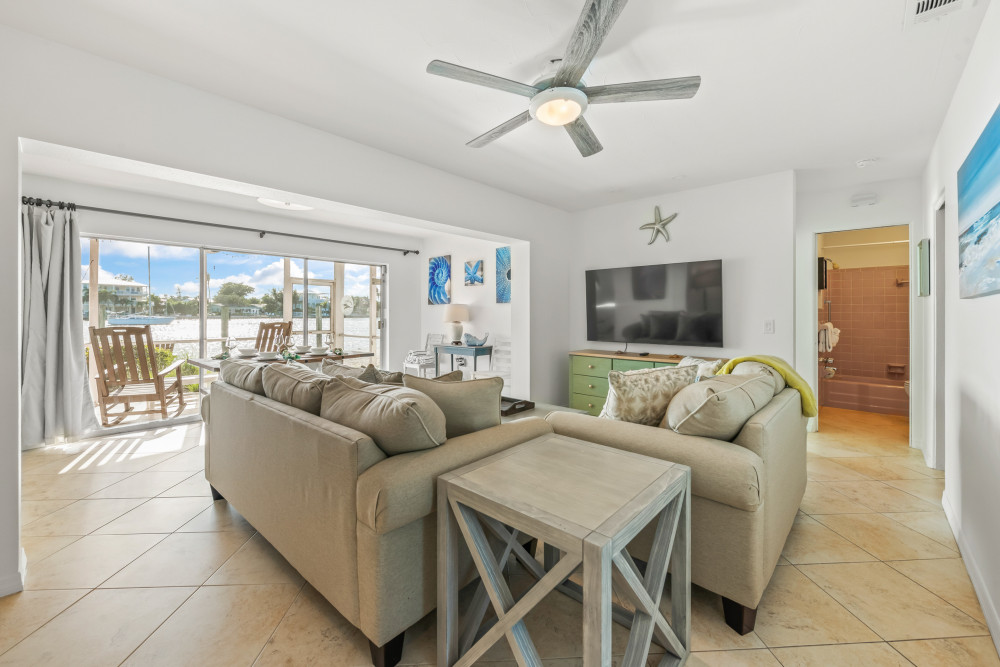 Anna Maria 245