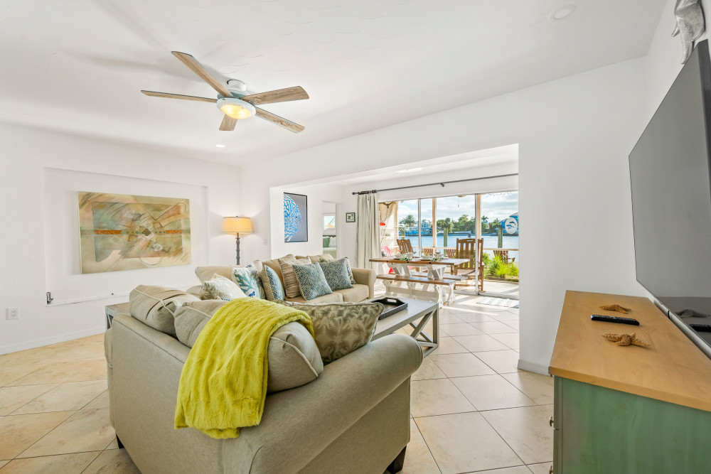 Anna Maria 245