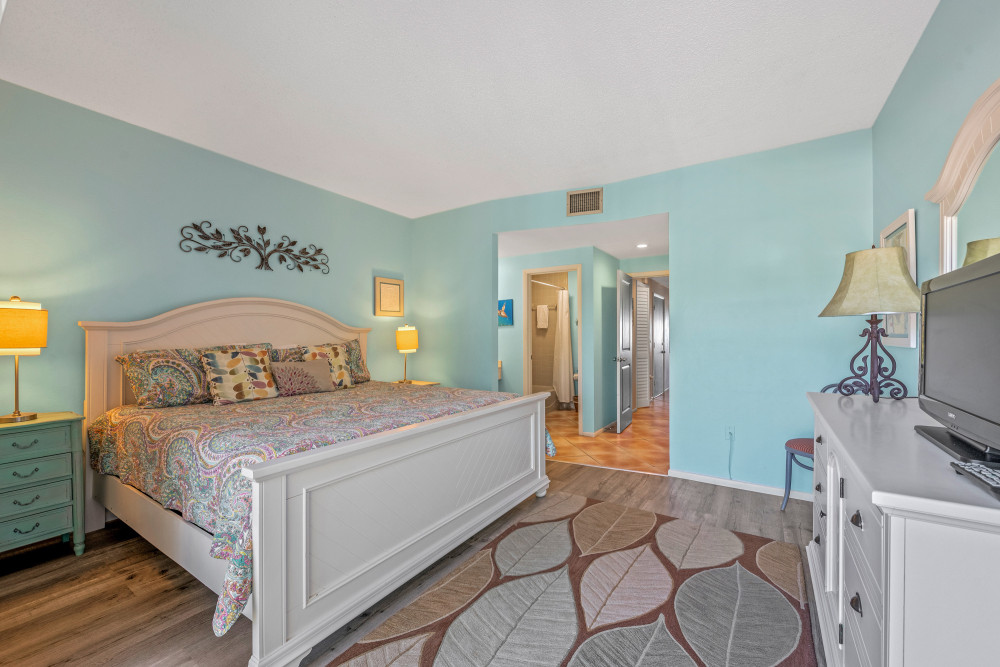 Holmes Beach 318