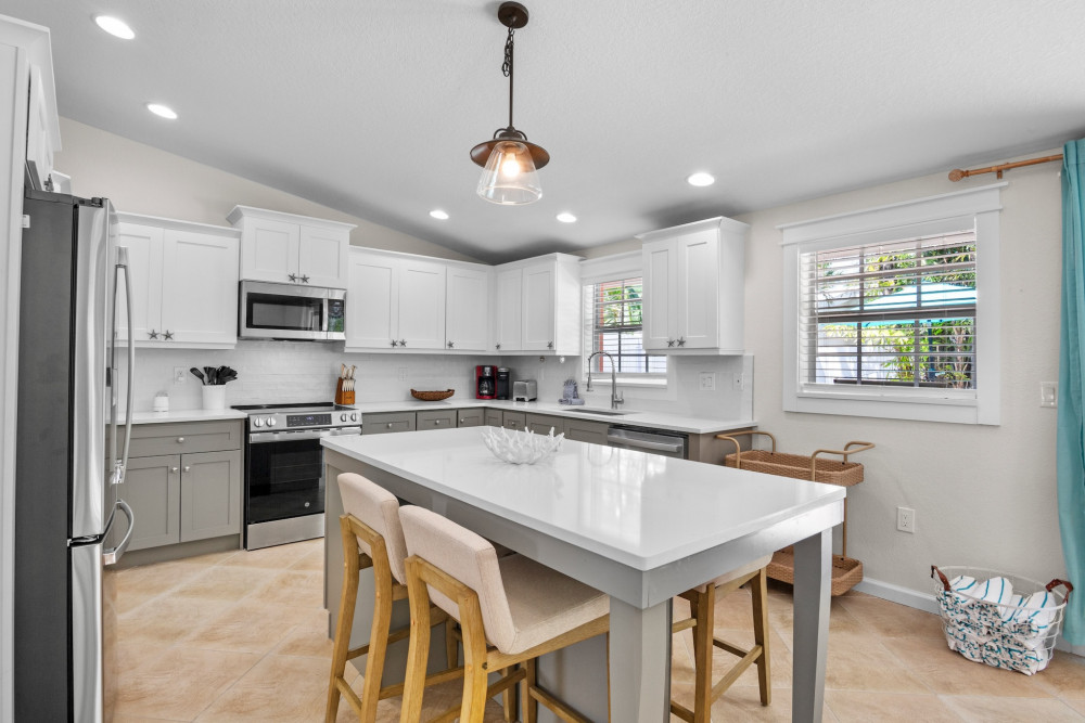 Holmes Beach 281