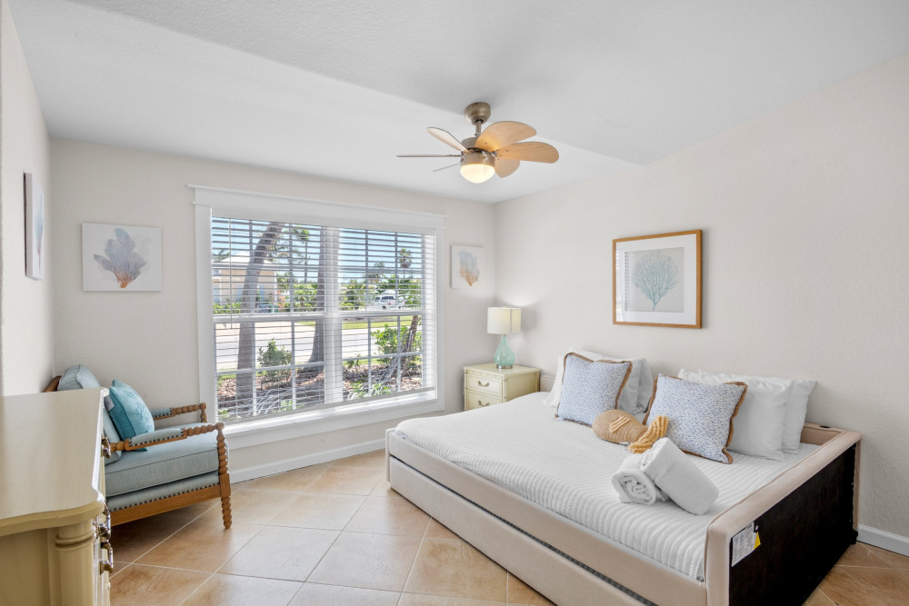 Holmes Beach 281