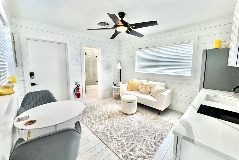 Holmes Beach 106