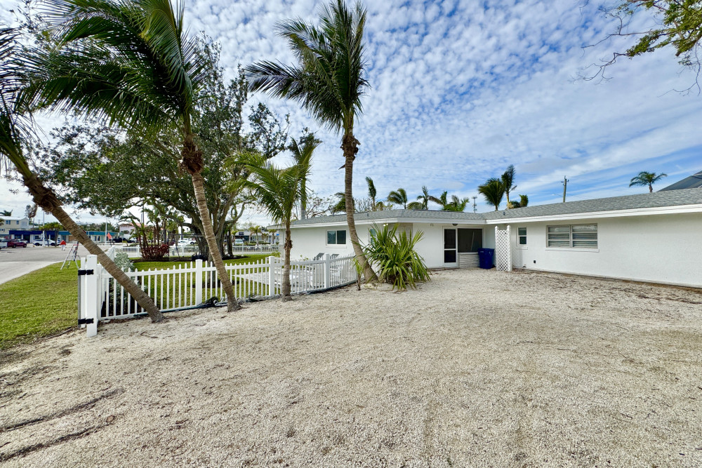 Holmes Beach 106