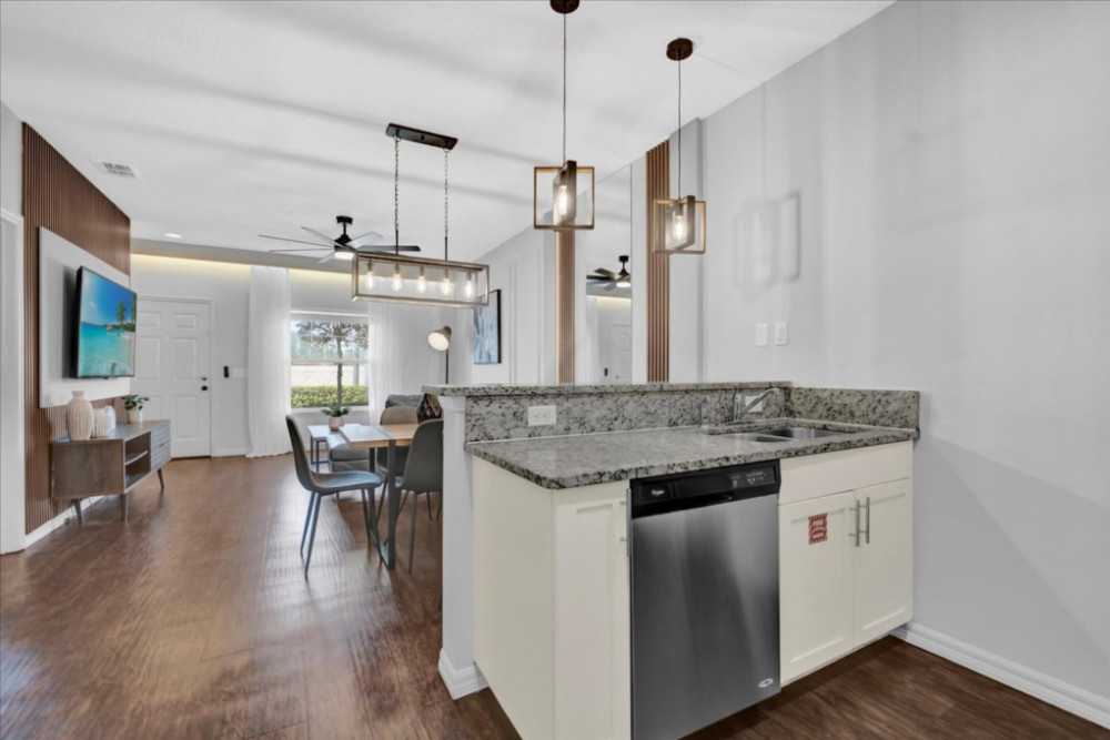 West Lucaya Village 24