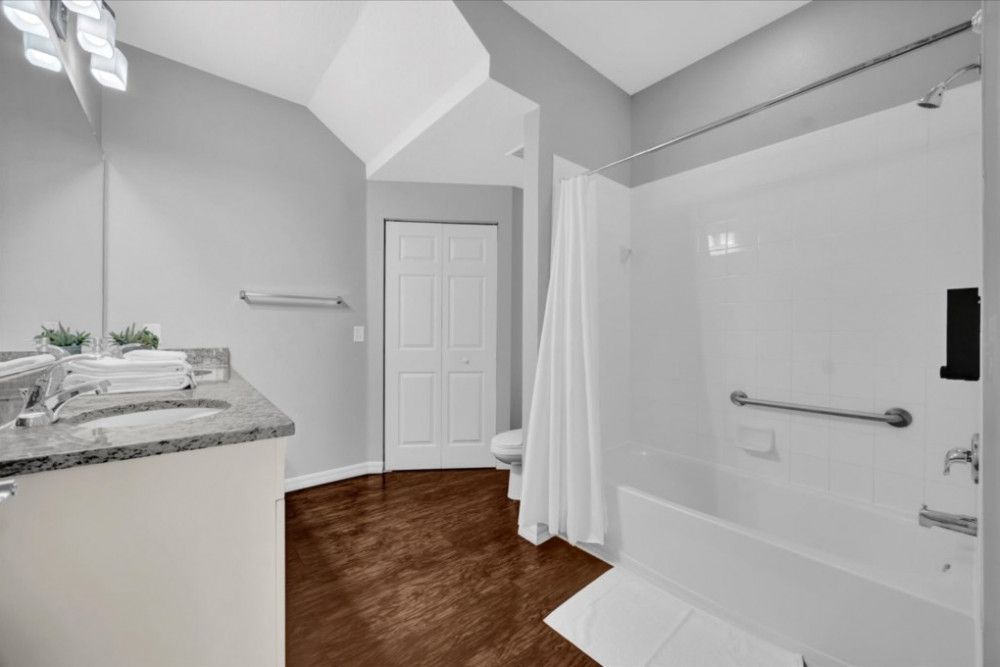 West Lucaya Village 24