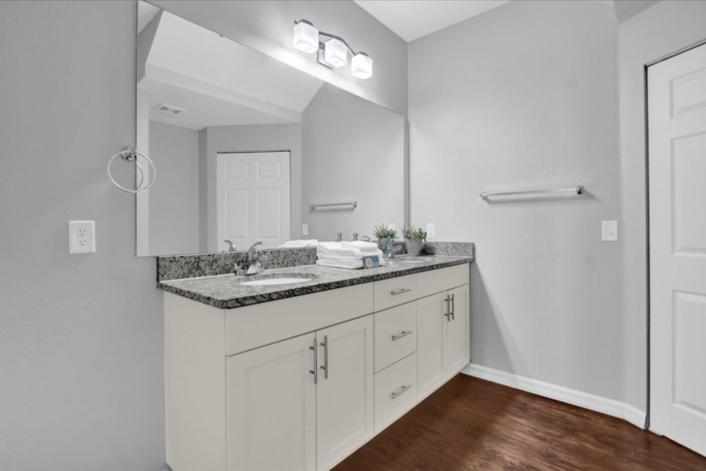 West Lucaya Village 24