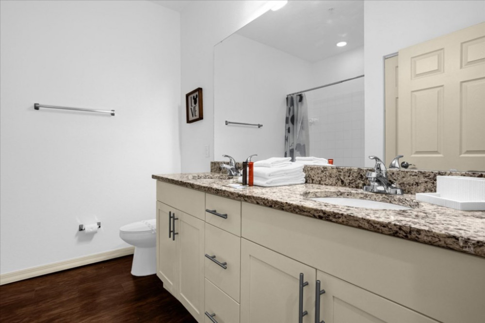 West Lucaya Village 16