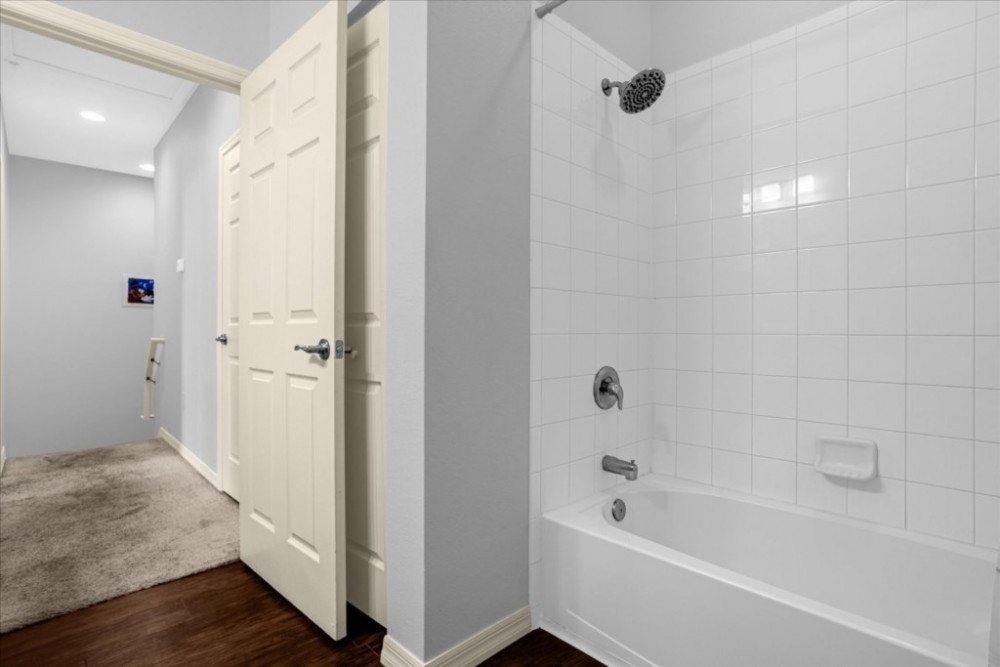 West Lucaya Village 16