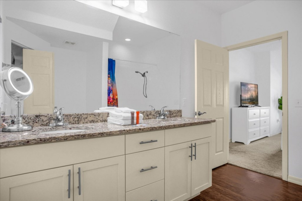 West Lucaya Village 16