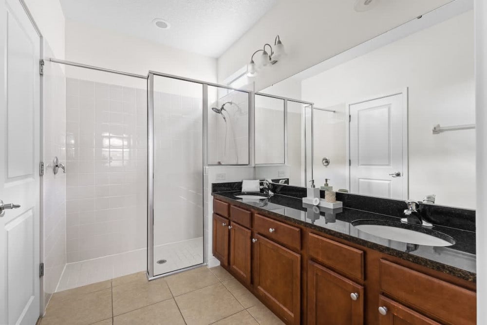 Bella Vida Resort 77